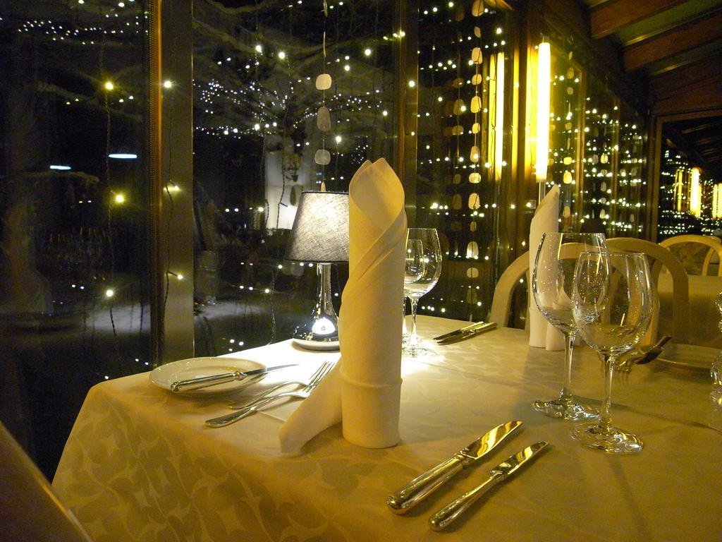 Chalet-Hotel Larix ดาวอส ภายนอก รูปภาพ