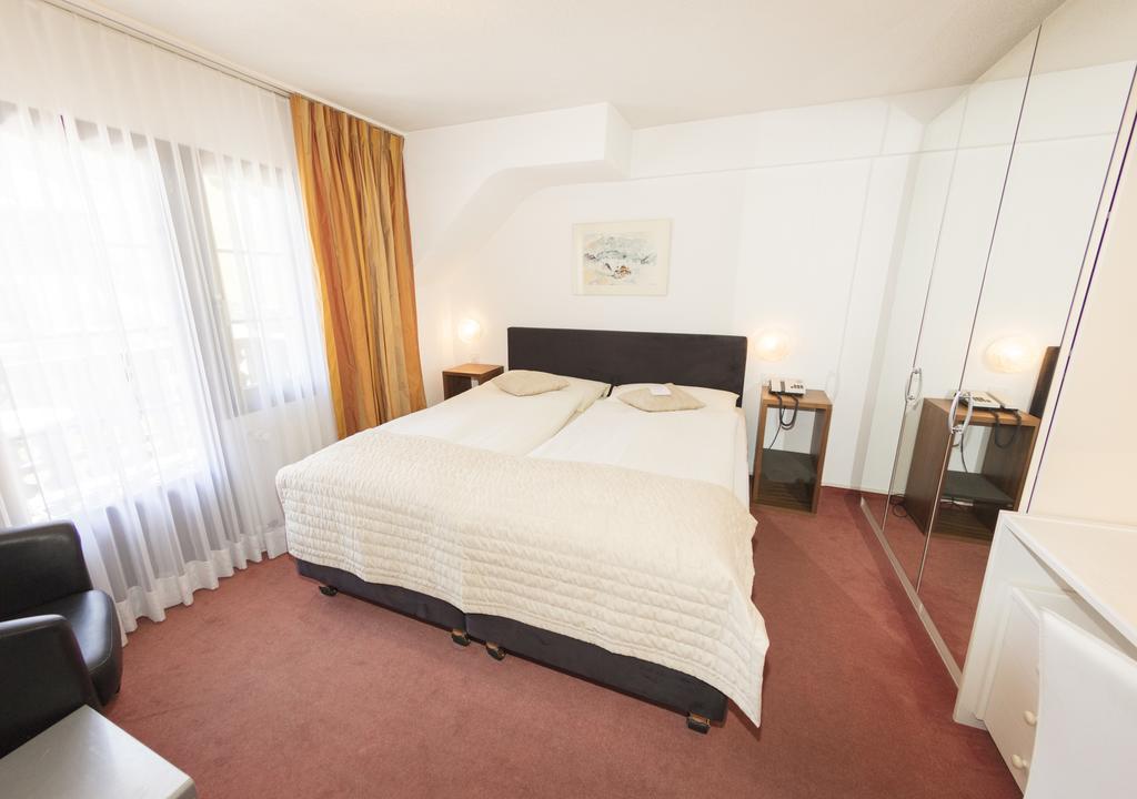 Chalet-Hotel Larix ดาวอส ภายนอก รูปภาพ